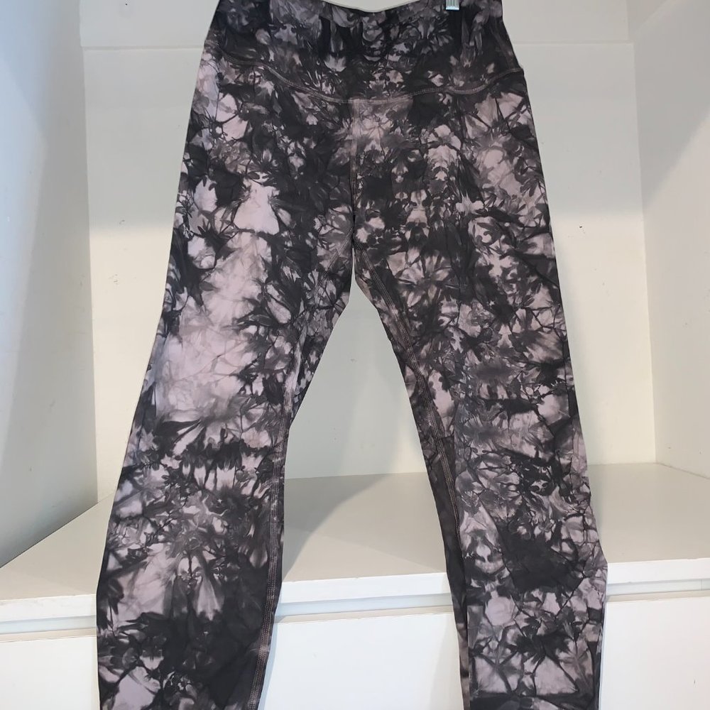Lululemon | purple and gray tie dye Wunder Under Leggings